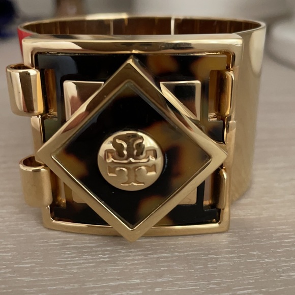 Tory Burch Tortoise shell and gold emblem cuff - Picture 9 of 16